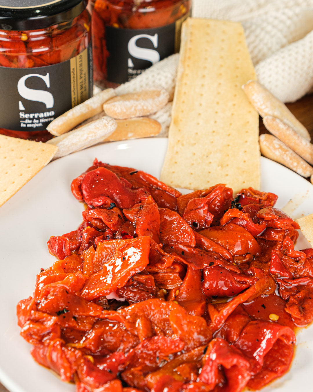 Pimientos del piquilllo en tiras de Serrano