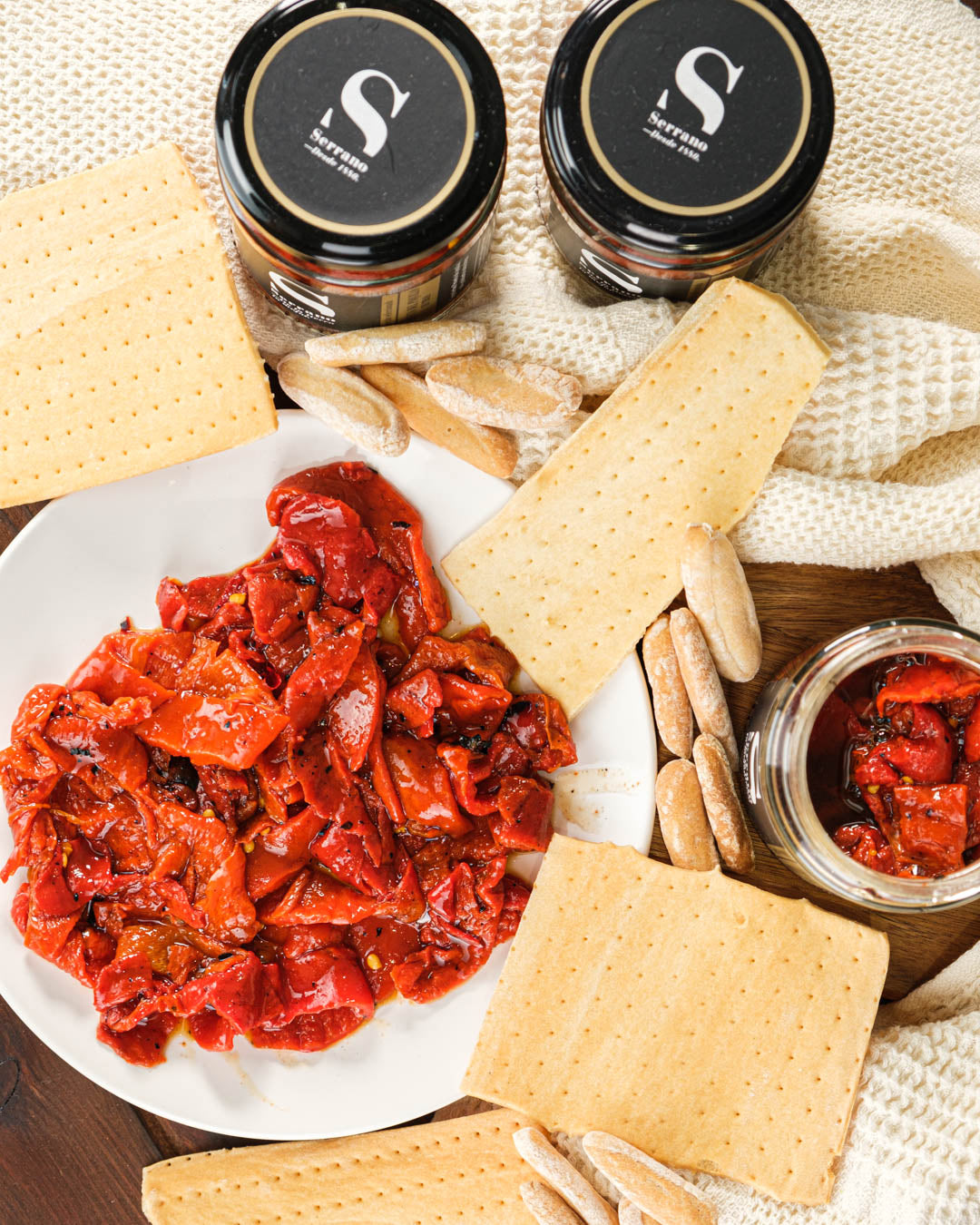 Pimientos del piquilllo en tiras de Serrano