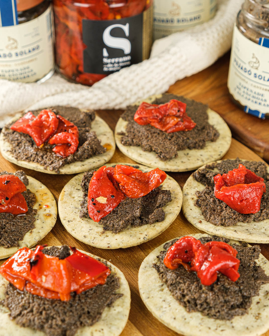 Pimientos del piquilllo en tiras de Serrano